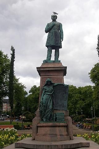 Finlandia Helsinki Estatua de J.L Runeberg Estatua de J.L Runeberg Helsinki - Helsinki - Finlandia