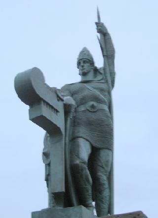 Ingolfur Arnarson Statue