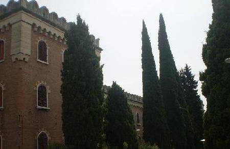 Hoteles cerca de Castel San Pietro  Verona