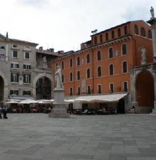 Plaza de Erbe y la Plaza de Segnori