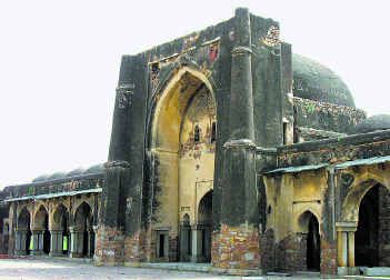 India Jahanpanah  Mezquita Begampuri Mezquita Begampuri India - Jahanpanah  - India