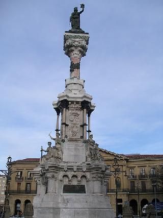 España Pamplona Monumento a los Fueros Monumento a los Fueros Monumento a los Fueros - Pamplona - España