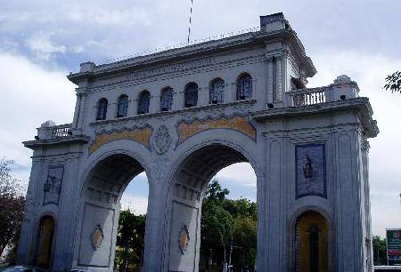 Monument to Los Arcos