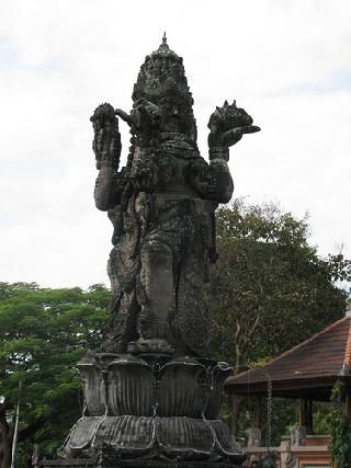 Estatua de Catur Muka