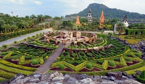 Tailandia Chiang Mai  Monumento de Wat Chidi Luang Monumento de Wat Chidi Luang Chiang Mai - Chiang Mai  - Tailandia