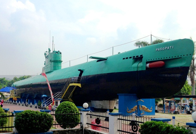 Indonesia Surabaya  Monumento Submarino Monumento Submarino Indonesia - Surabaya  - Indonesia