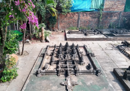 réplicas en miniatura de los templos de angkor