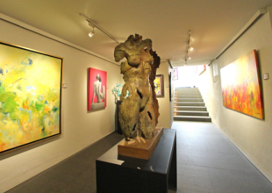 Aura Gallery