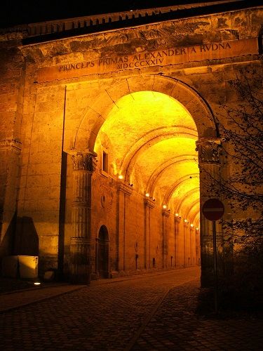 Hungría Esztergom  puerta oscura puerta oscura Hungría - Esztergom  - Hungría