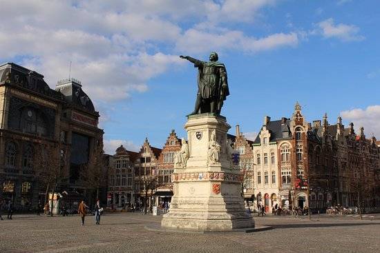 Bélgica Ghent  Plaza del Mercado del Viernes Plaza del Mercado del Viernes Ghent - Ghent  - Bélgica