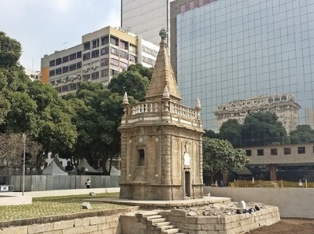 Pyramidal Fountain