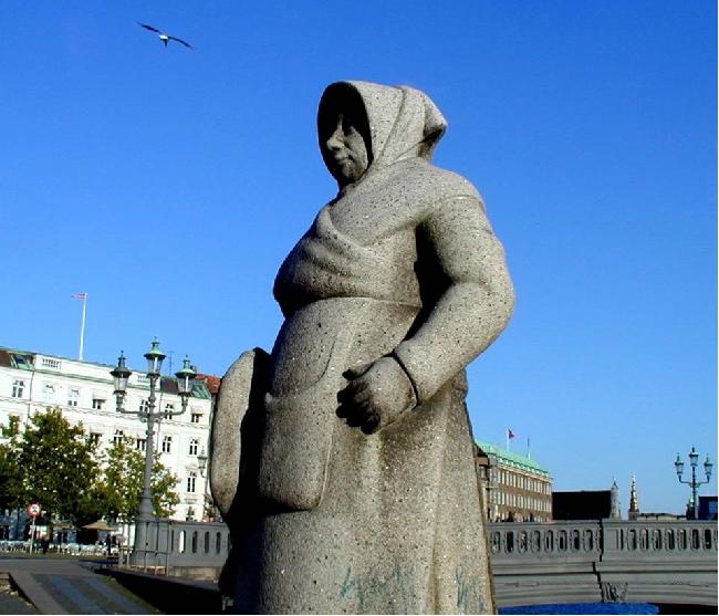 Dinamarca Copenhague Monumento a la Mujer Pescadora Monumento a la Mujer Pescadora Dinamarca - Copenhague - Dinamarca