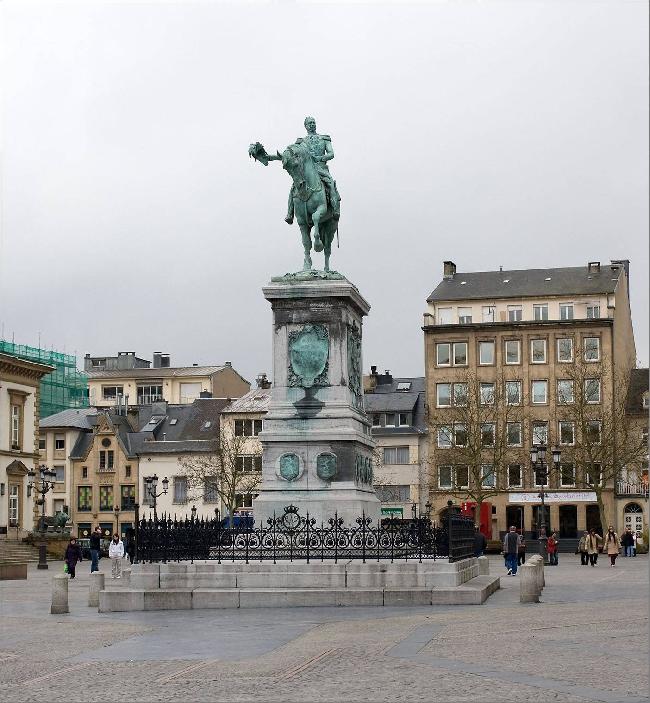 Luxemburgo Luxemburg Estatua de GuillermoII Estatua de GuillermoII Luxemburgo - Luxemburg - Luxemburgo