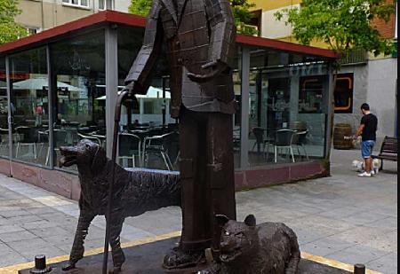 Escultura de un Mendigo con Perros