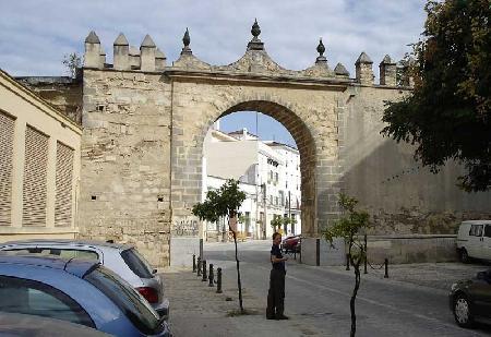Puerta de Santiago o de Olivillo