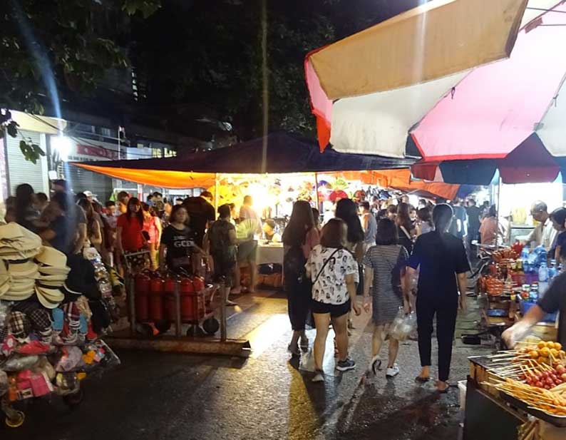 Vietnam Ha Noi  Mercado Nocturno de Fin de Semamna Mercado Nocturno de Fin de Semamna Vietnam - Ha Noi  - Vietnam