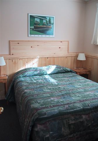 COLONIAL BAY MOTEL RESORT - STANDARD CB