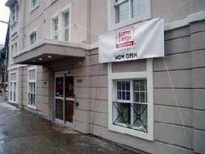 Econo Lodge Inn & Suites Downtown