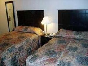 Econo Lodge Inn & Suites Downtown