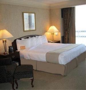 Holiday Inn Suites Downtown