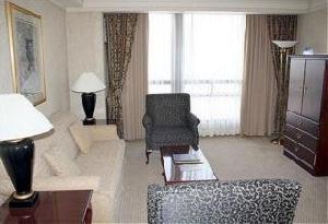 Holiday Inn Suites Downtown