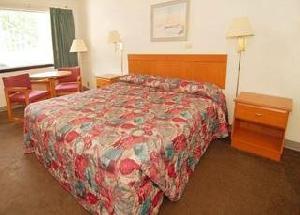 Econo Lodge Near Chesapeake Square