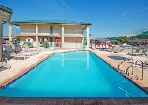 Econo Lodge Inn & Suites Fiesta Park