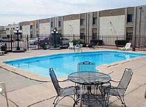 Econolodge Inn & Suites Wichita
