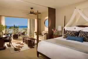 Las mejores ofertas de SECRETS SAINT JAMES -JUNIOR SUITE OCEAN VIEW --OFFER EBB 30 OR MORE DAYS ADVANCE BOOKING Montego Bay 