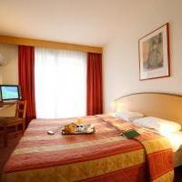 Las mejores ofertas de Kyriad Nice Ouest Carros Carros