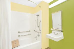 Las mejores ofertas de MICROTEL INN & SUITES BY WYNDHAM TUSCUMBIA/MUSCLE SHOALS Tuscumbia