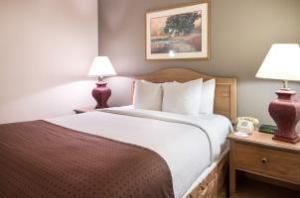 Las mejores ofertas de CLARION INN & SUITES AND CONFERENCE CENTER Monroeville
