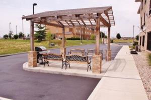 Las mejores ofertas de HOLIDAY INN EXPRESS & SUITES GREENFIELD Greenfield