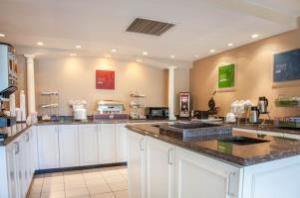 Las mejores ofertas de COMFORT SUITES WEST WARWICK - PROVIDENCE West Warwick 