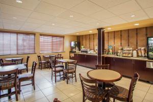 Las mejores ofertas de QUALITY INN & SUITES Saint Charles