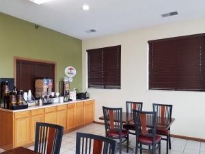 Las mejores ofertas de SUPER 8 BY WYNDHAM DEKALB IL Dekalb