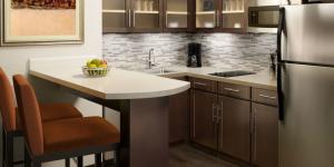 Las mejores ofertas de STAYBRIDGE SUITES DEARBORN MI Dearborn