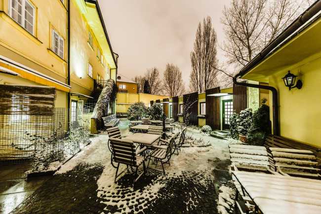 ARCHIBALD AT THE CHARLES BRIDGE