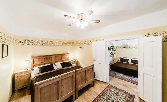 ARCHIBALD AT THE CHARLES BRIDGE