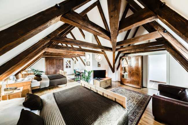 ARCHIBALD AT THE CHARLES BRIDGE