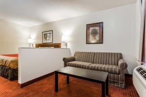 Las mejores ofertas de ECONO LODGE INN SUITES MATTHEWS - CHARLOTTE Matthews