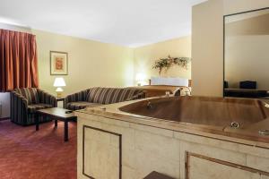 Las mejores ofertas de QUALITY INN SUITES Beaver Dam