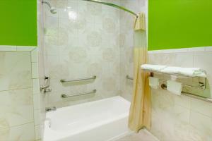 Las mejores ofertas de DAYS INN & SUITES HOUSTON CHANNELVIEW TX Channelview