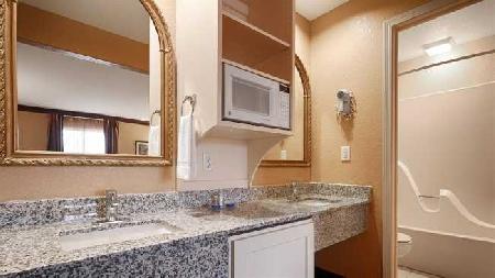 Las mejores ofertas de DAYS INN & SUITES BY WYNDHAM CORALVILLE /IOWA CITY Coralville 