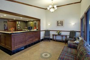 Las mejores ofertas de AMERICAS BEST VALUE INN SUITES Conyers 