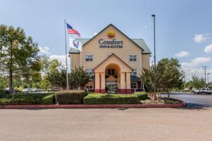 Las mejores ofertas de COMFORT INN SUITES Grenada