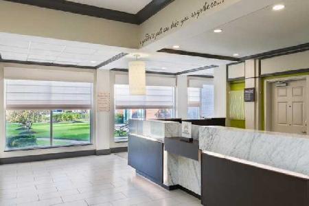 Las mejores ofertas de Hilton Garden Inn Westbury Westbury 