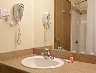 Las mejores ofertas de SUPER 8 BY WYNDHAM ST-JEROME Saint-jérôme