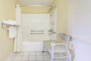 SUPER 8 BY WYNDHAM INDIANAPOLIS/NE/CASTLETON AREA