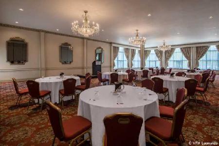 Las mejores ofertas de CROWNE PLAZA FREDERICTON LORD BEAVERBROOK - STANDARD ROOM Fredericton 